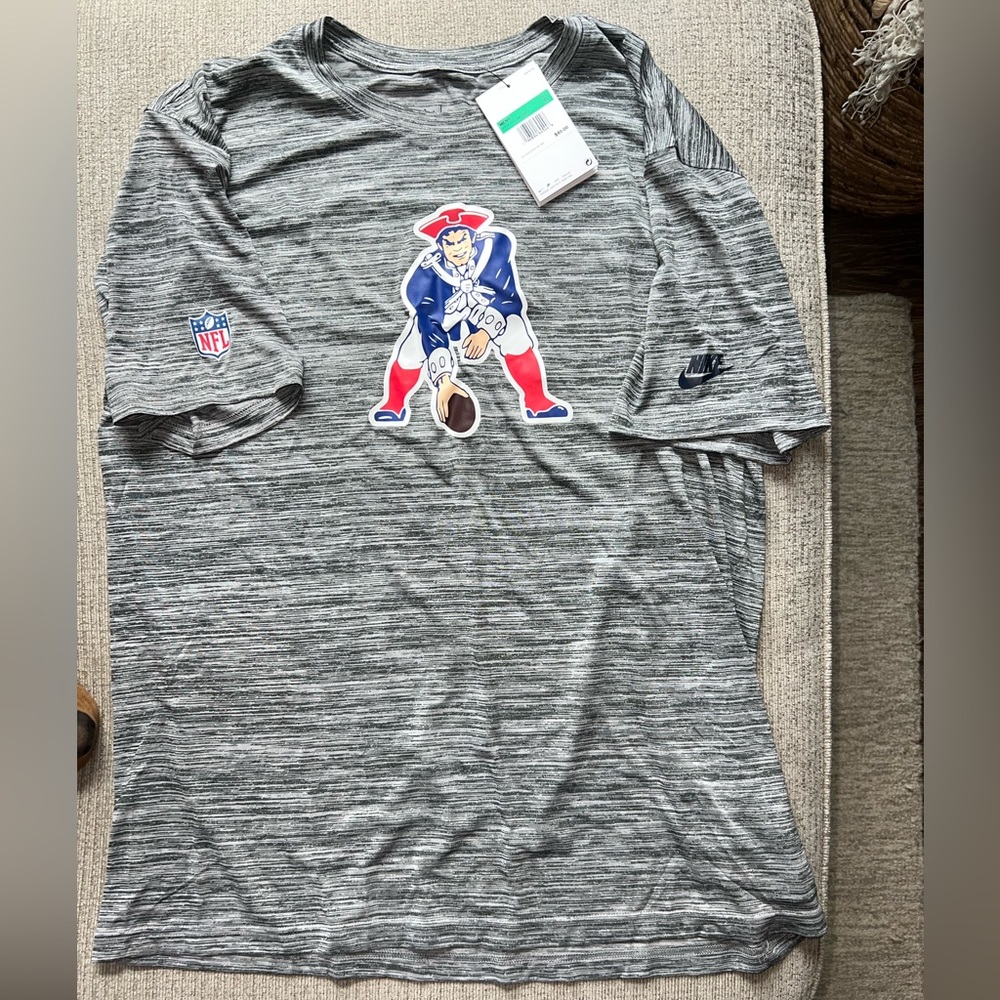 Nike New England Patriots Nike 2023 Sideline Alternate Logo Performance T-Shirt